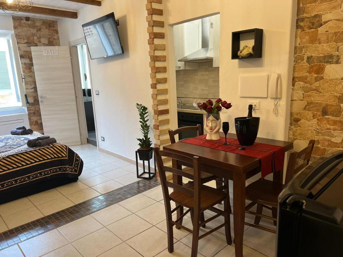 Casa Vacanze Pirandello Apartment อาลเกโร ภายนอก รูปภาพ